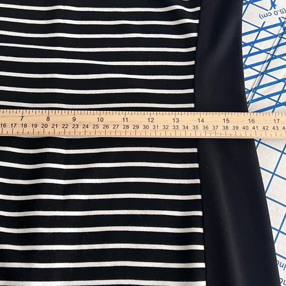 LAFAYETTE 148 NY SLEEVELESS SHEATH DRESS SZ MED BLACK WHITE VISCOSE SLIMMING - Picture 9 of 9